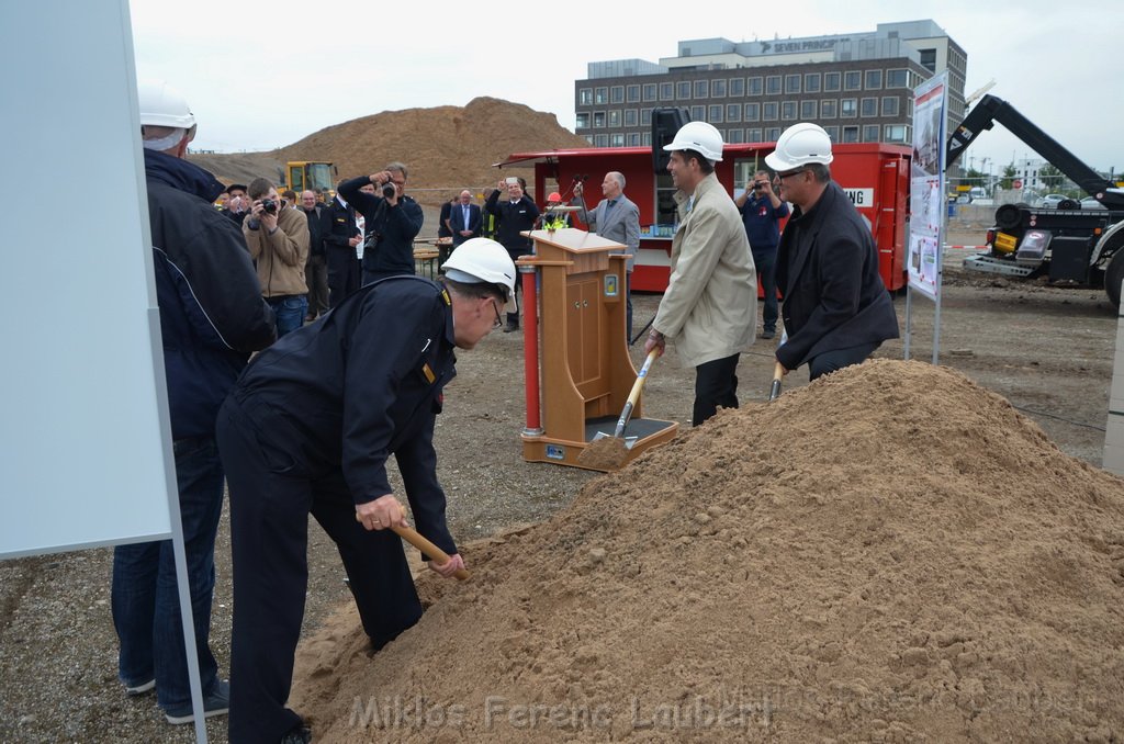 Erster Spatenstich Neues Feuerwehrzentrum Koeln Kalk Gummersbacherstr P110.JPG - Miklos Laubert